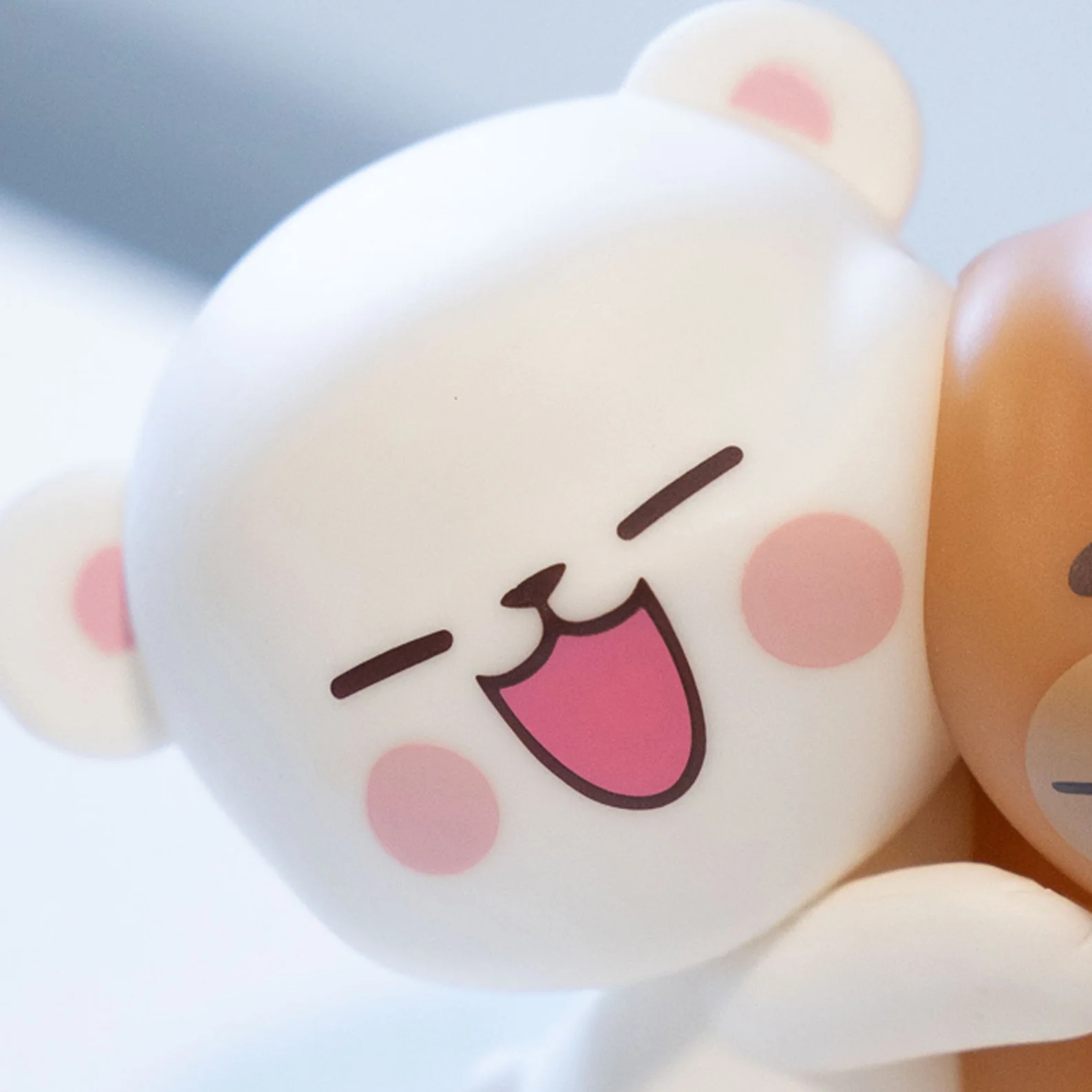 Milk Mocha Hugging Figurine - Image 4
