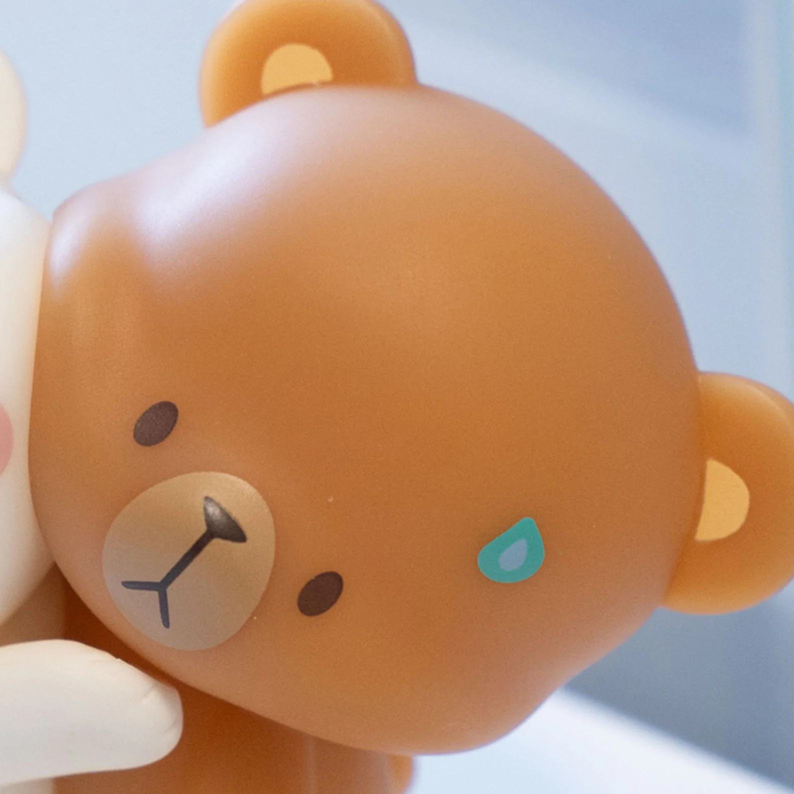 Milk Mocha Hugging Figurine - Image 5