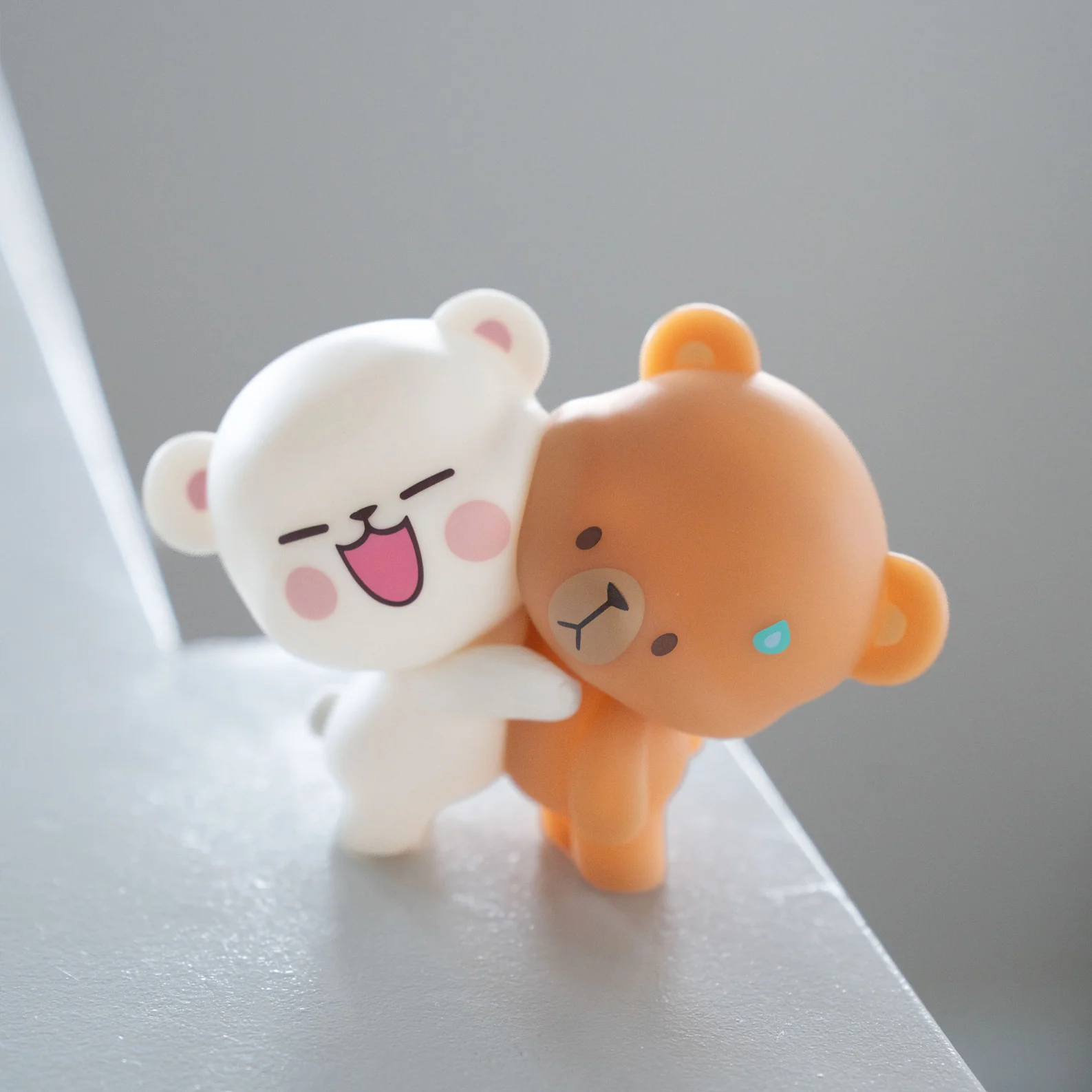 Milk Mocha Hugging Figurine - Image 7