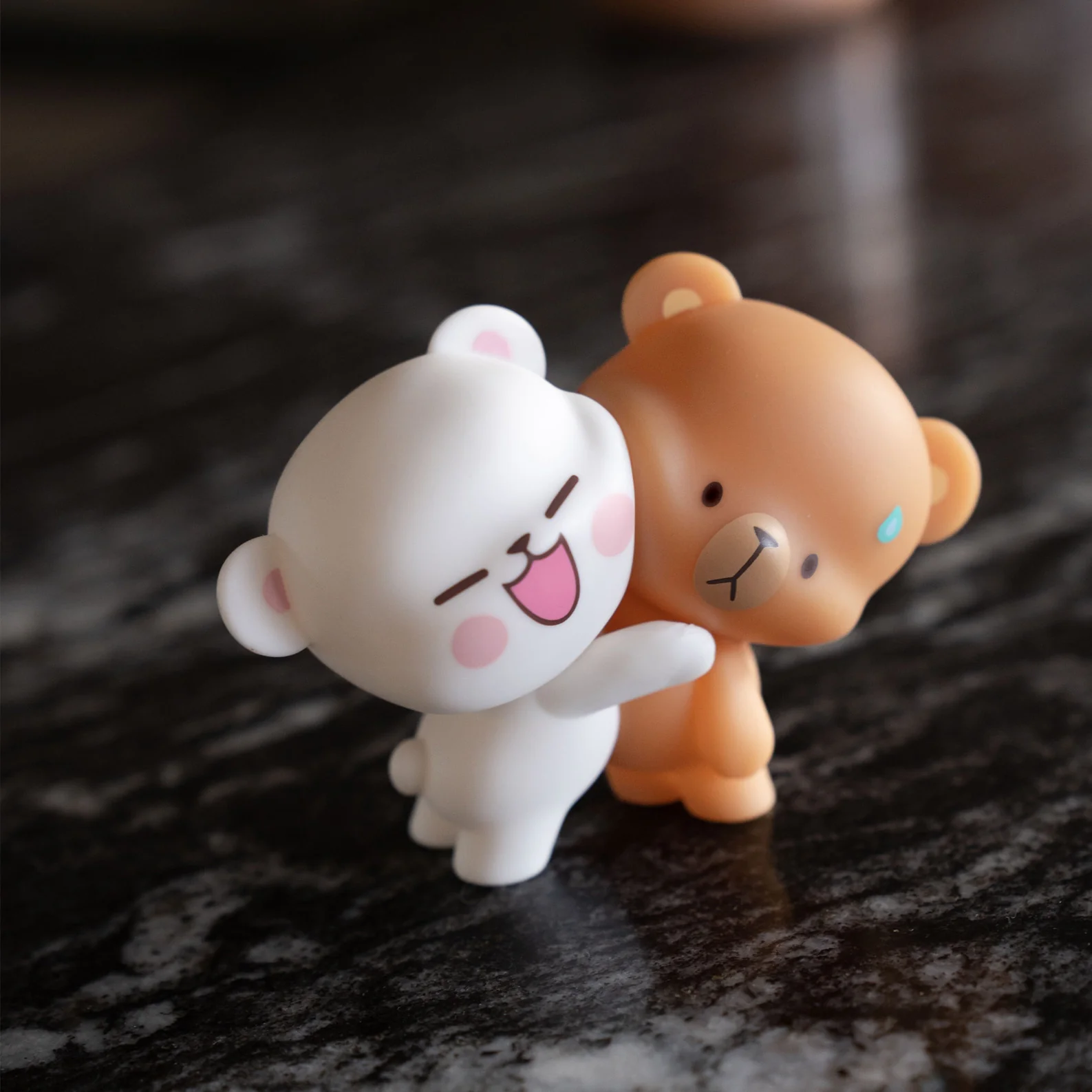 Milk Mocha Hugging Figurine - Image 8